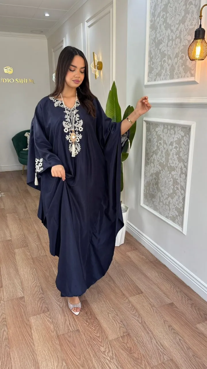 Caftan Prestige – Coupe Chauve-Souris Bleu Nuit
